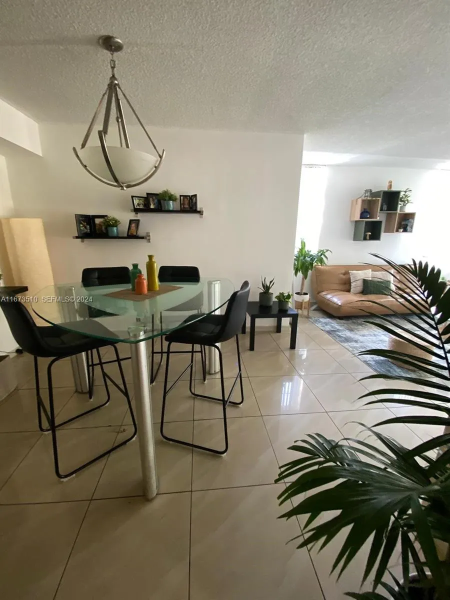 Foto de propiedad en 4440 NW 107th Avenue 101-7, Doral, FL 33178 Doral con MLS# 