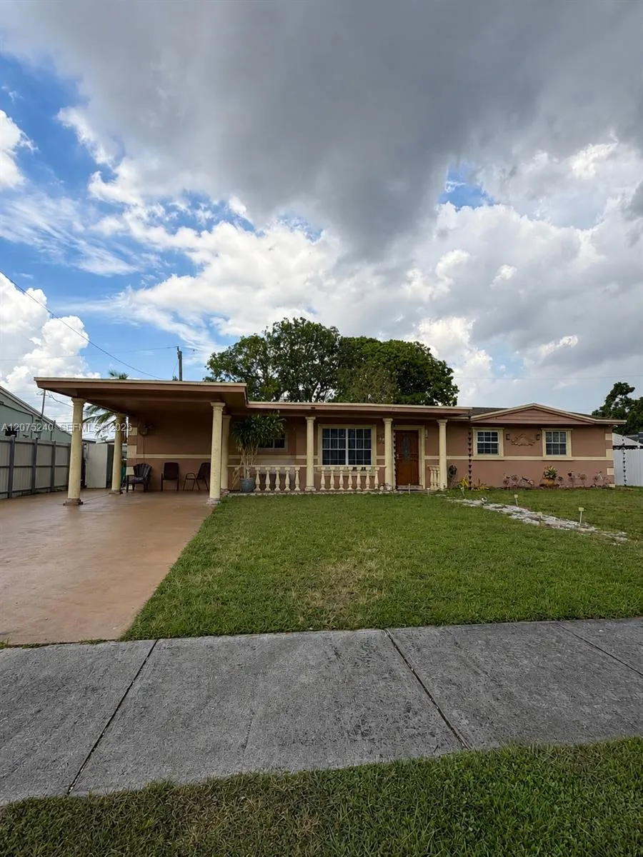 Foto de propiedad en 4441 NW 173rd Drive, Miami Gardens, FL 33055 Miami Gardens con MLS# 