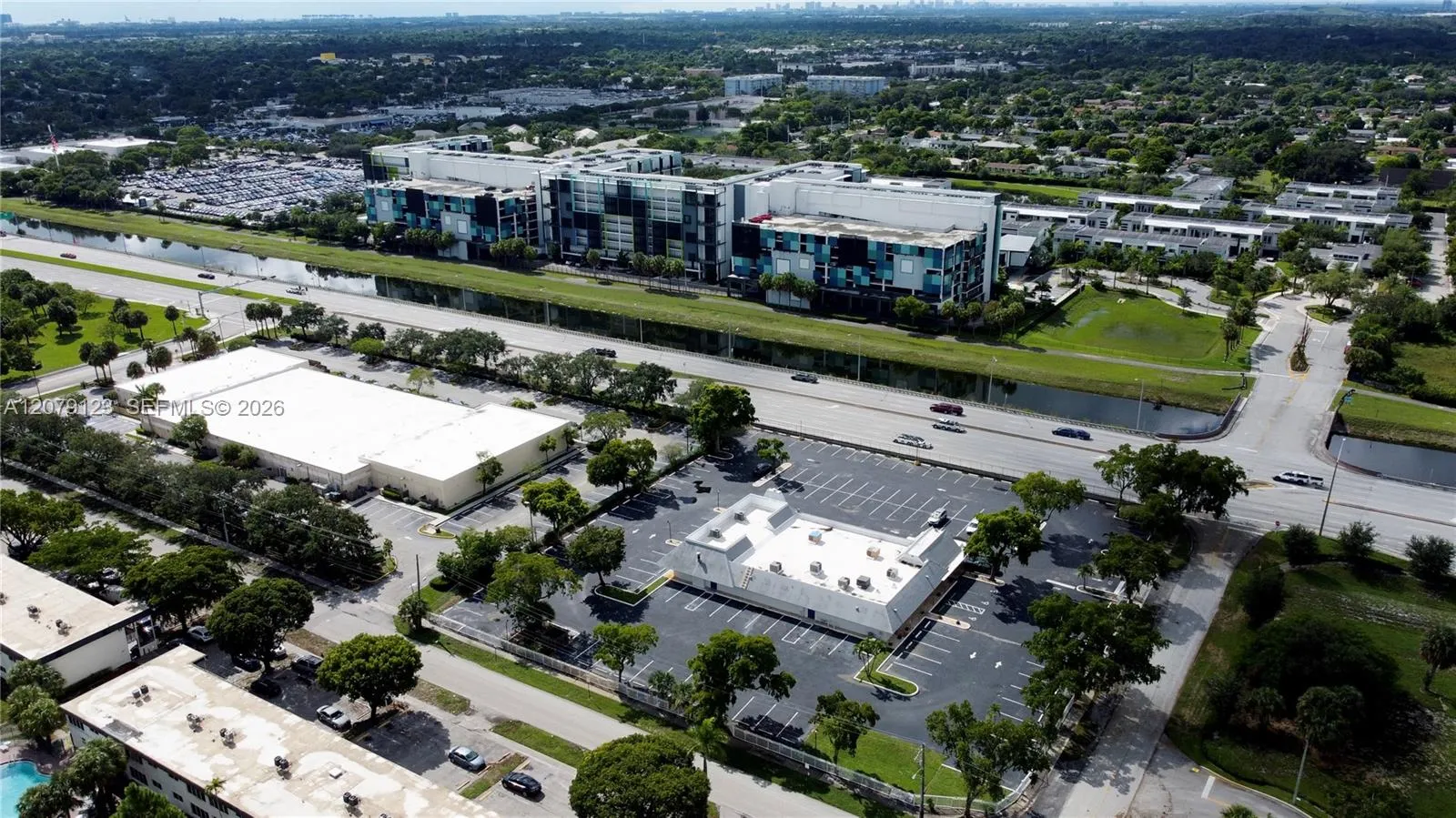 Foto de propiedad en 4441 W Sunrise Boulevard, Plantation, FL 33313 Plantation con MLS# 