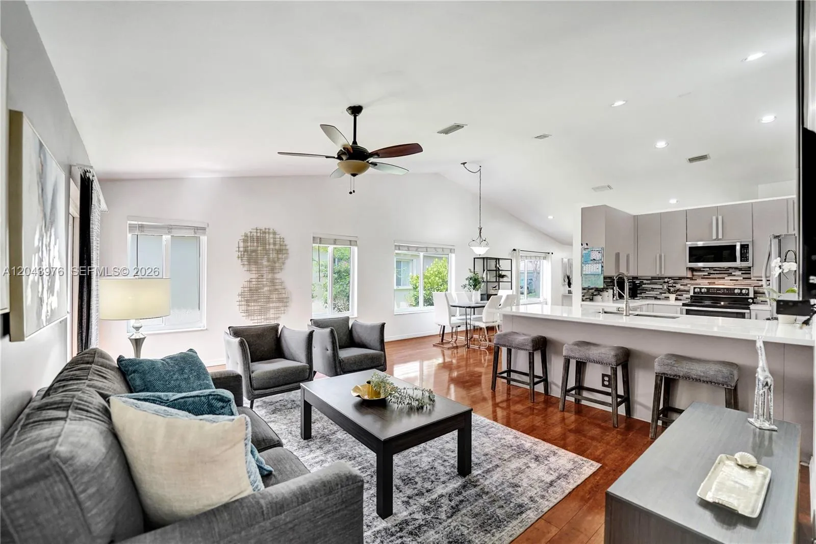 Foto de propiedad en 4444 Dogwood Circle, Weston, FL 33331 Weston con MLS# 