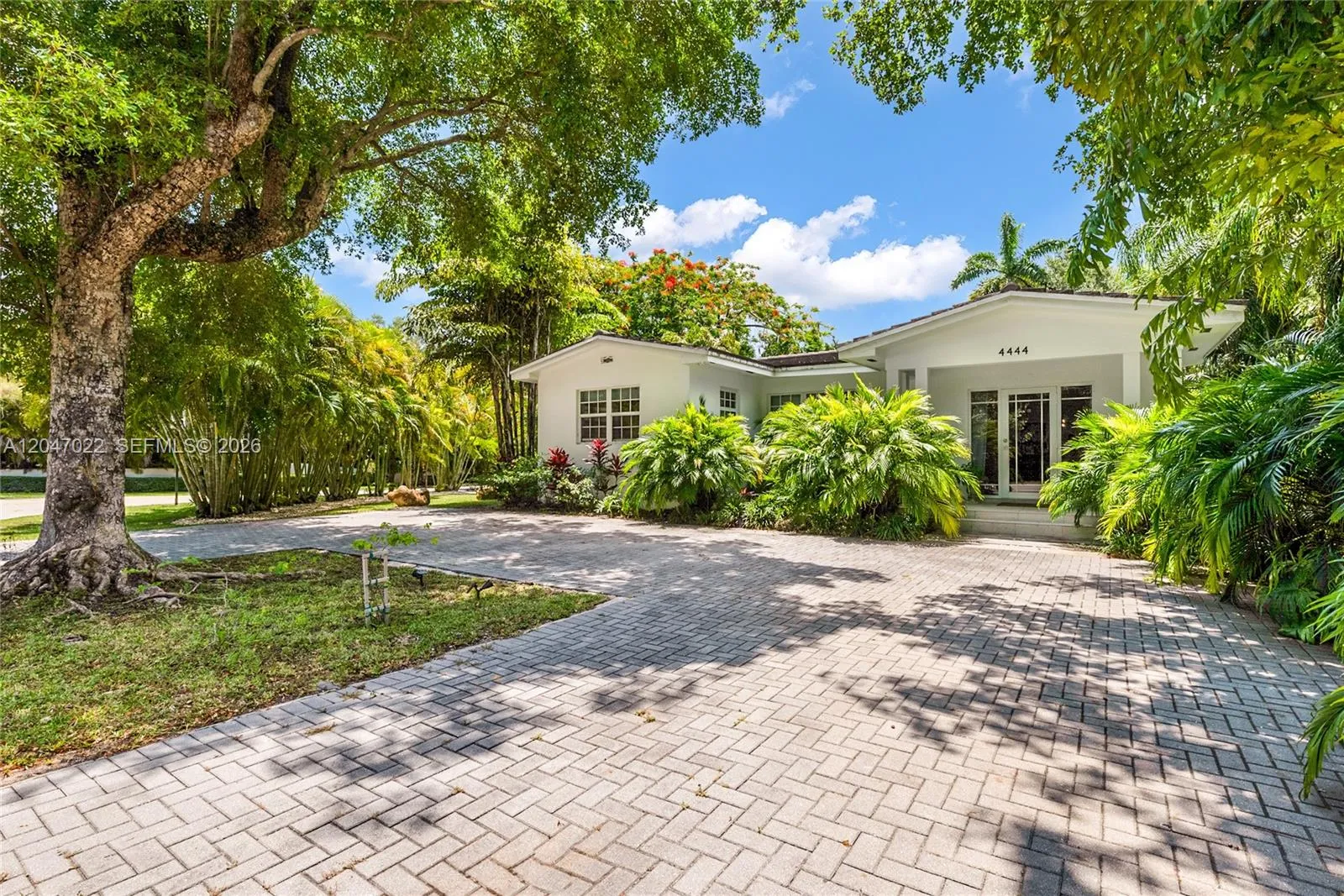 Foto de propiedad en 4444 Ingraham Highway, Coral Gables, FL 33133 Coral Gables con MLS# 