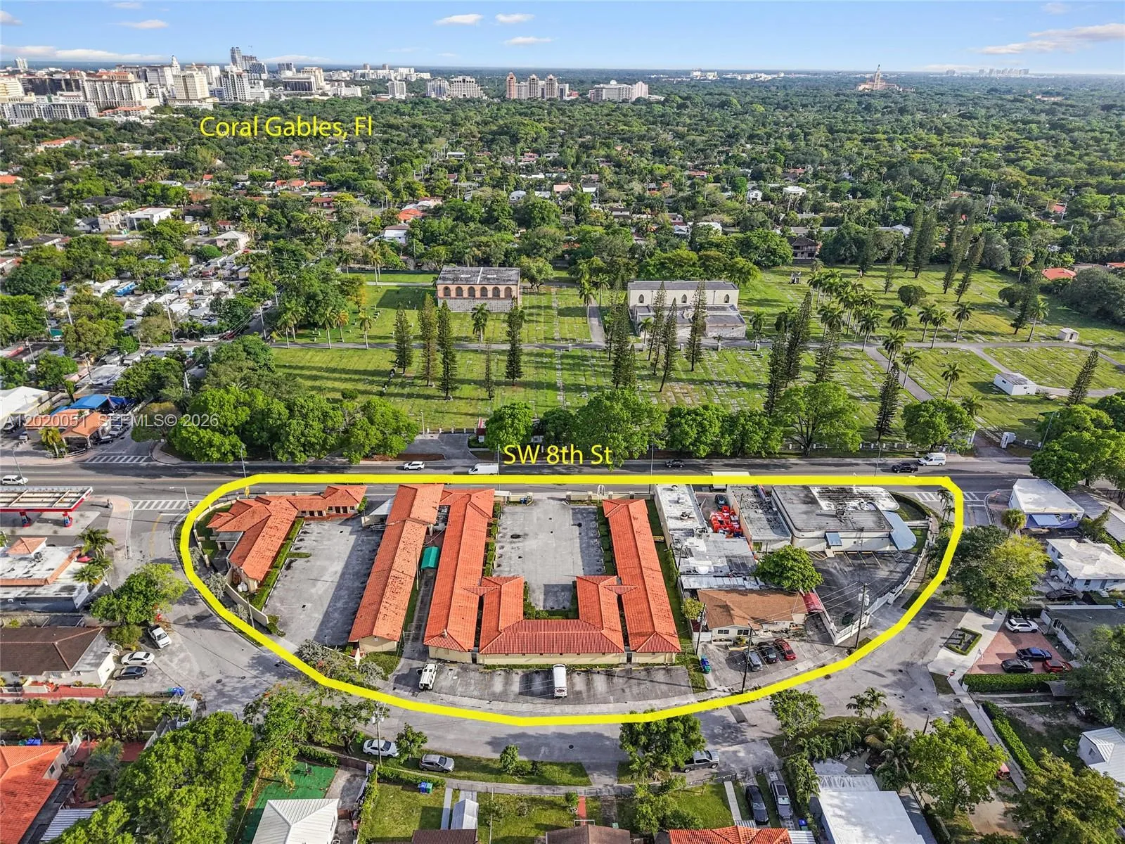 Foto de propiedad en 4445 SW 8th Street, Miami, FL 33134 Miami con MLS# 