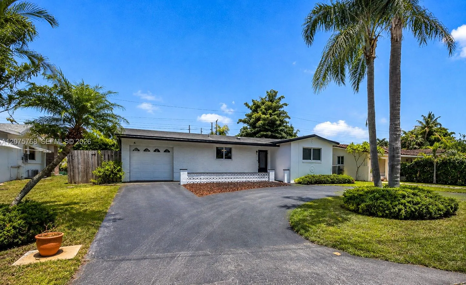 Foto de propiedad en 4448 SW 37th Avenue, Dania Beach, FL 33312 Dania Beach con MLS# 