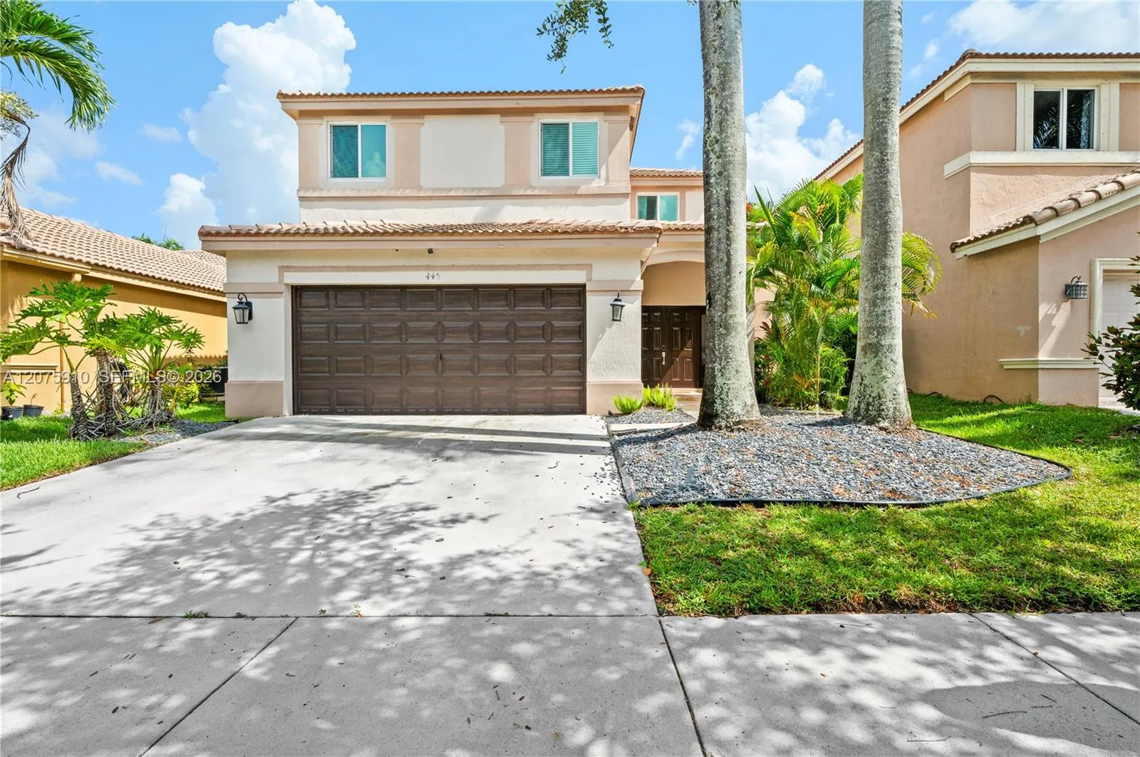 Foto de propiedad en 445 Conservation Drive, Weston, FL 33327 Weston con MLS# 