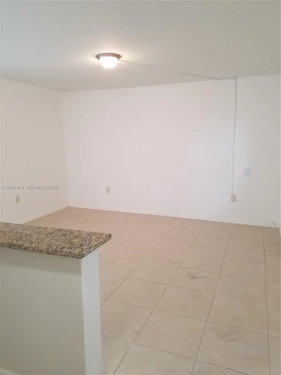 Foto de propiedad en 4450 SW 67 Avenue Y, Miami, FL 33155 Miami con MLS# 