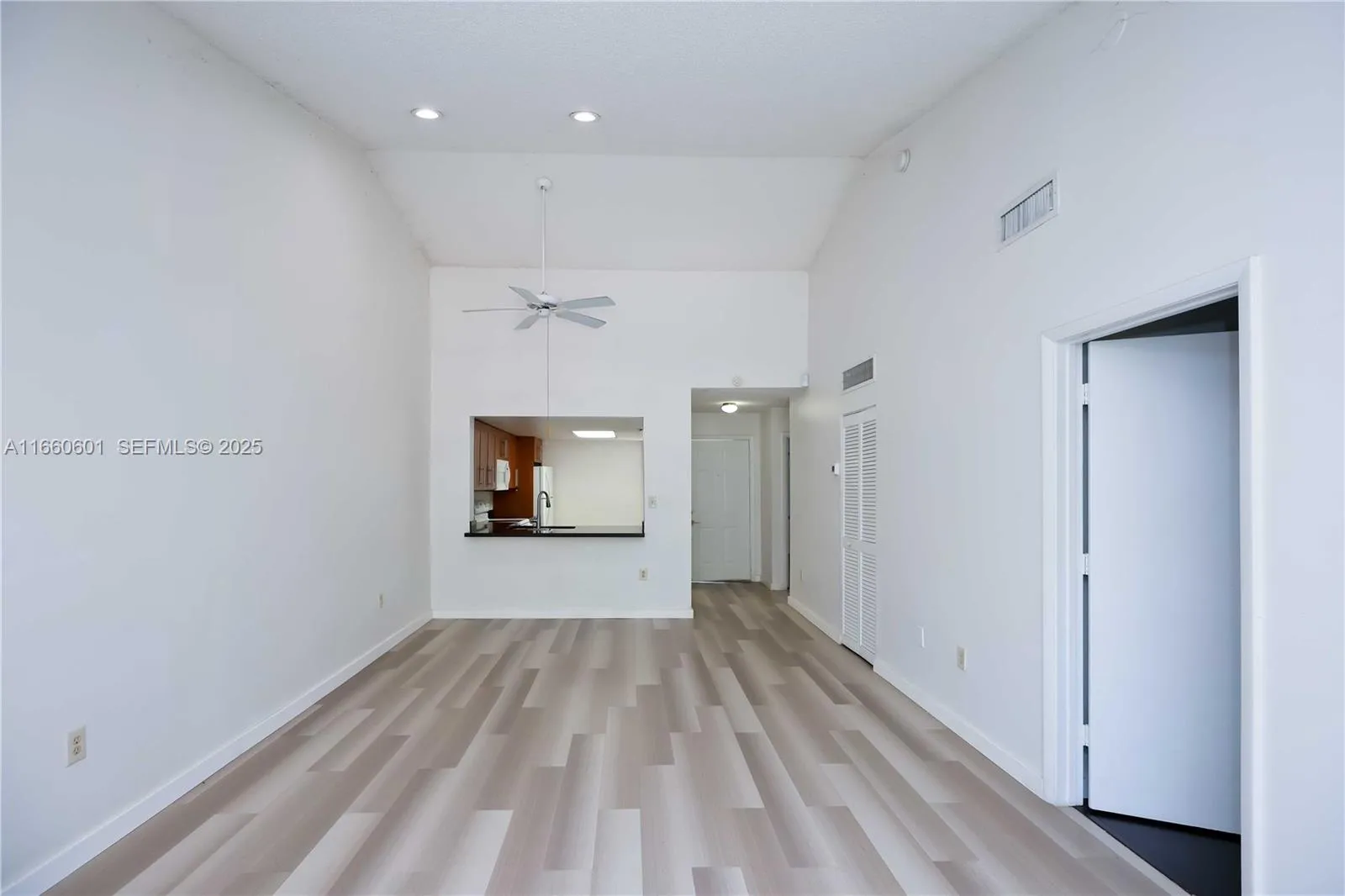 Foto de propiedad en 446 SW 113th Way 446, Pembroke Pines, FL 33025 Pembroke Pines con MLS# 