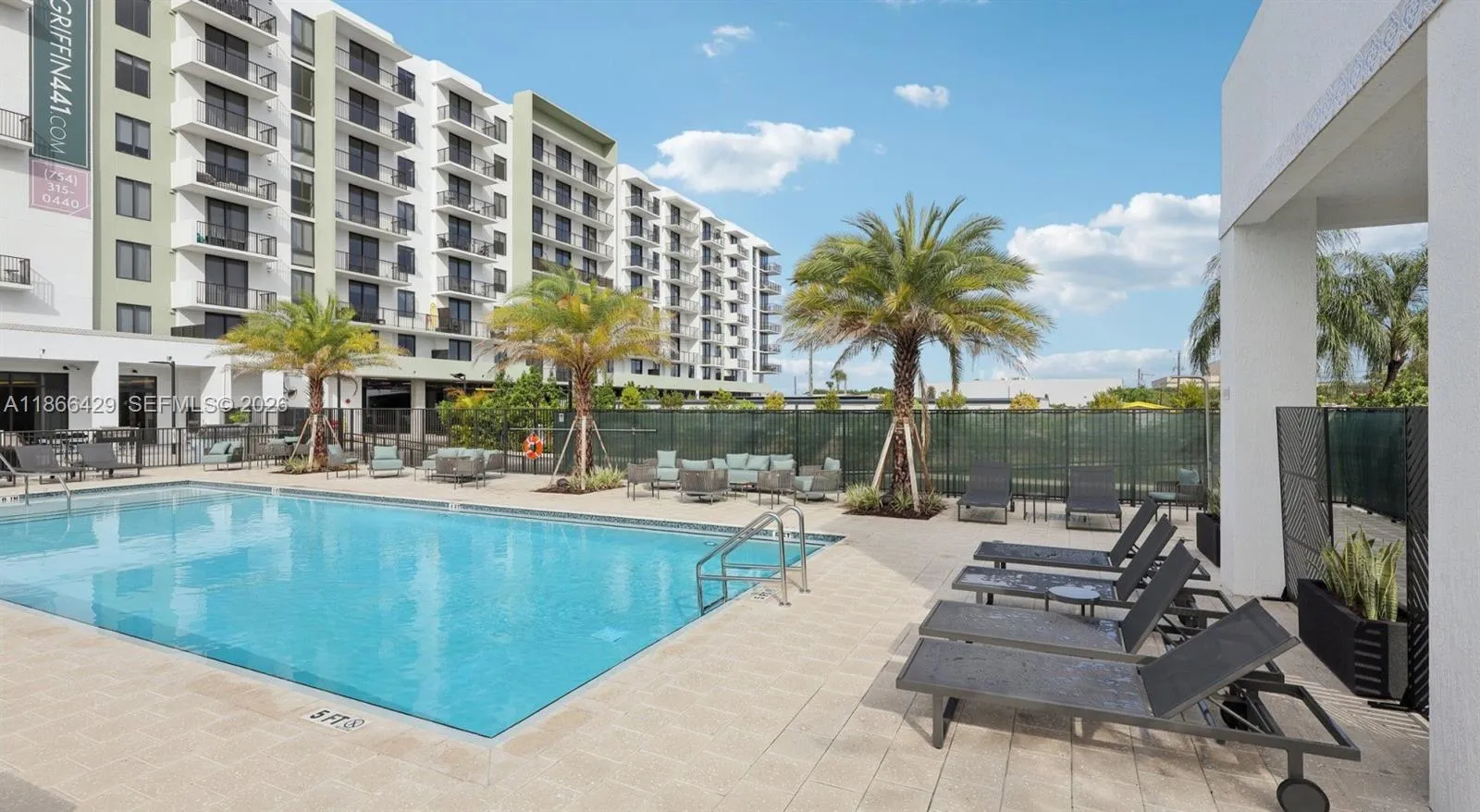 Foto de propiedad en 4465 Griffin Road A1E, Davie, FL 33314 Davie con MLS# 