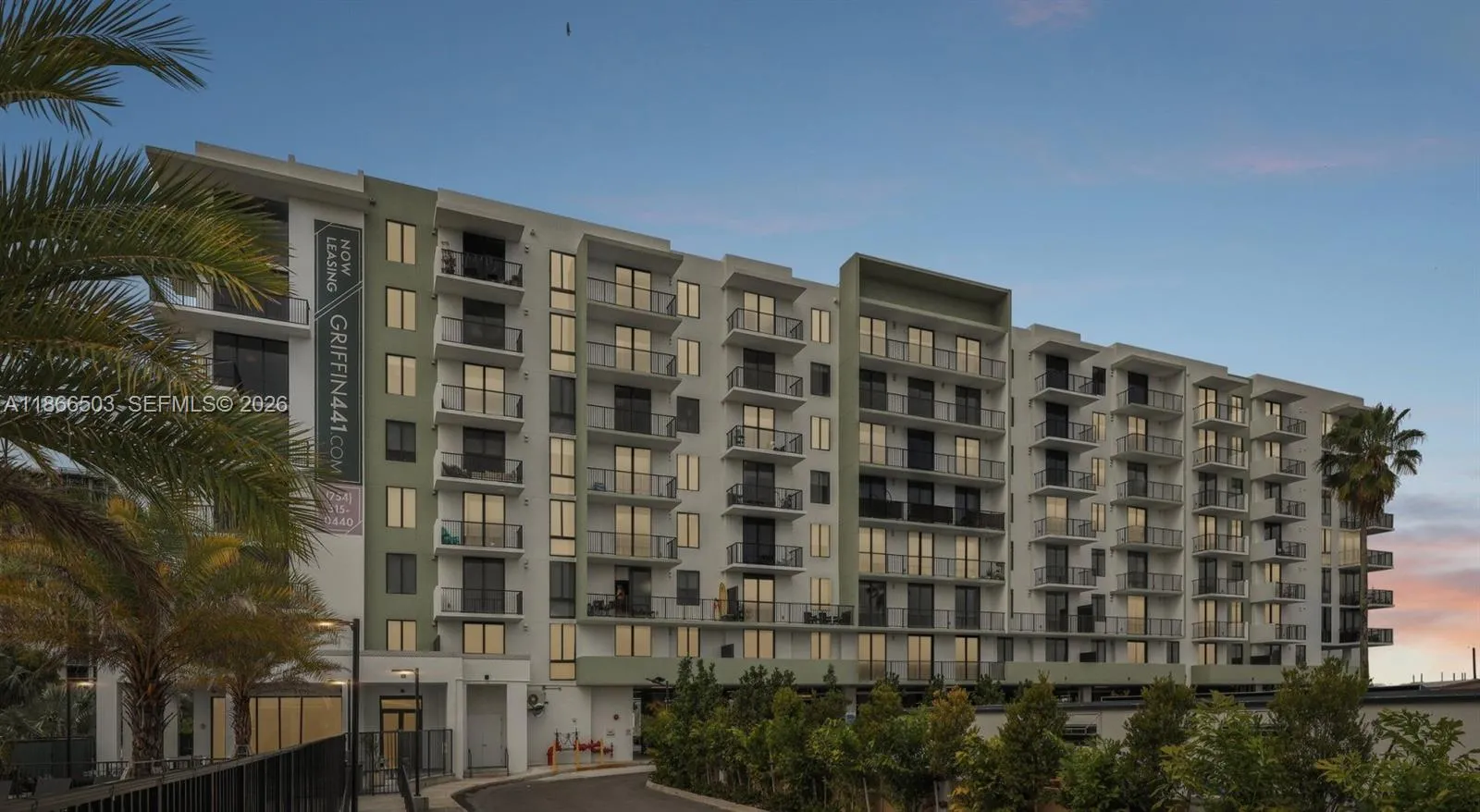 Foto de propiedad en 4465 Griffin Road B5, Davie, FL 33314 Davie con MLS# 