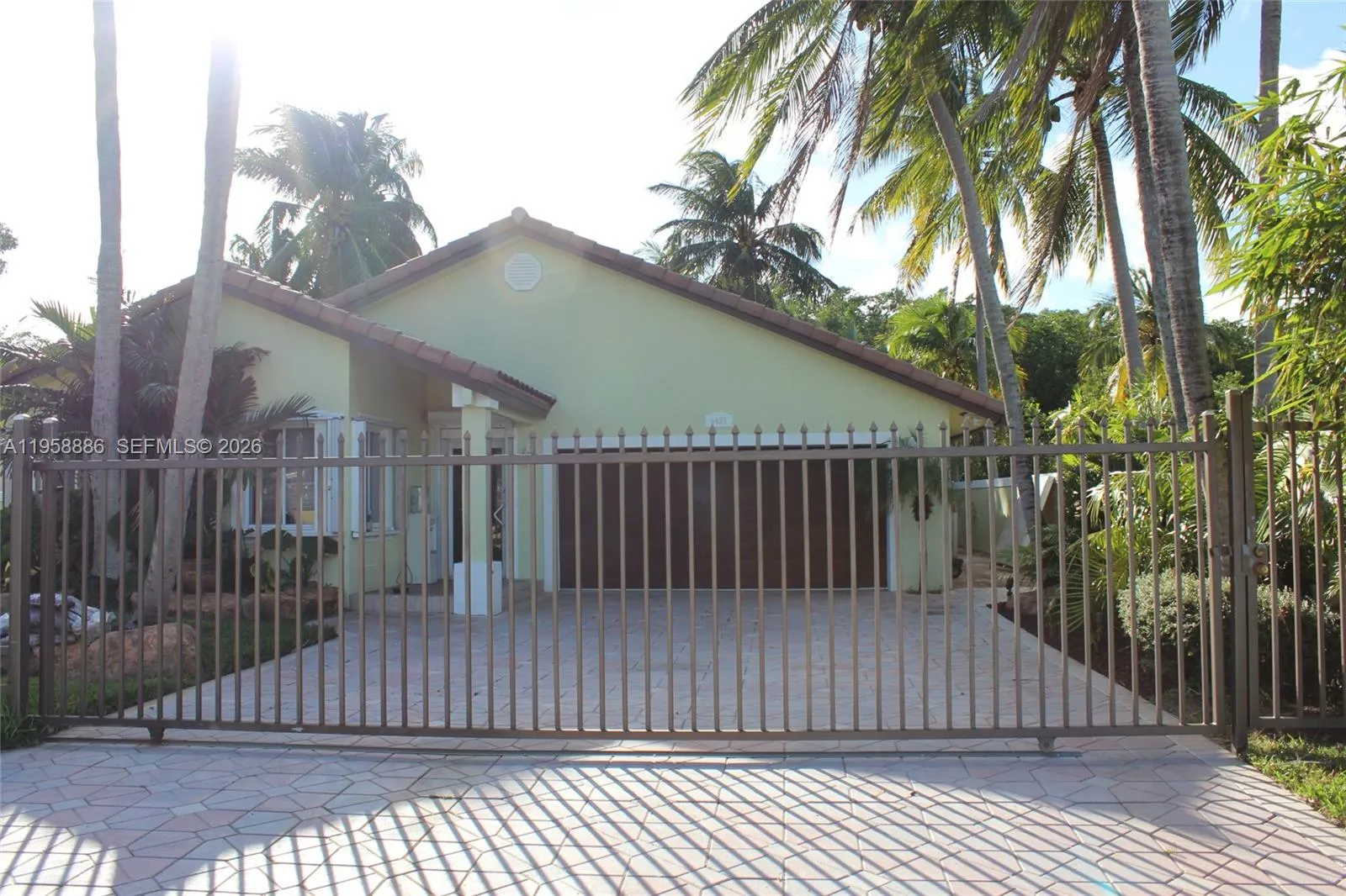 Foto de propiedad en 4465 SW 38th Terrace, Dania Beach, FL 33312 Dania Beach con MLS# 