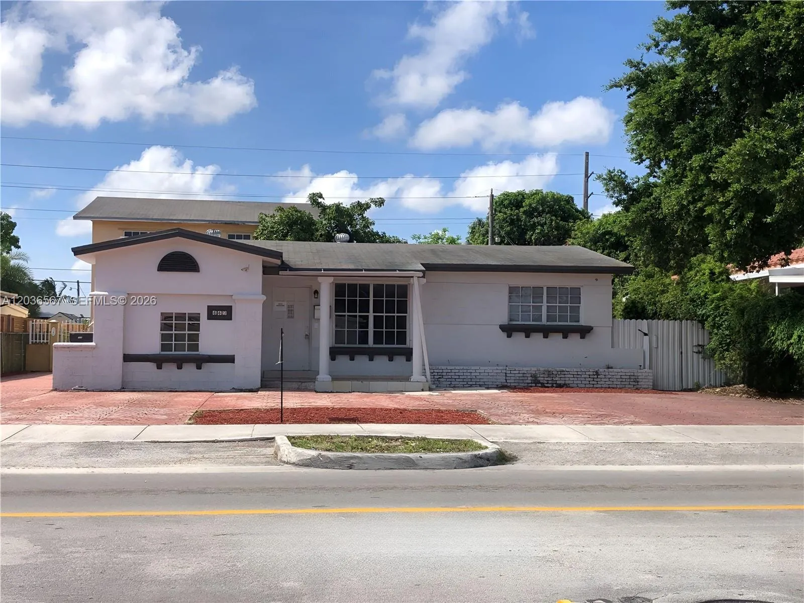 Vendido 447 E 32nd Street, Hialeah, FL 33013, Hialeah, FL 33013