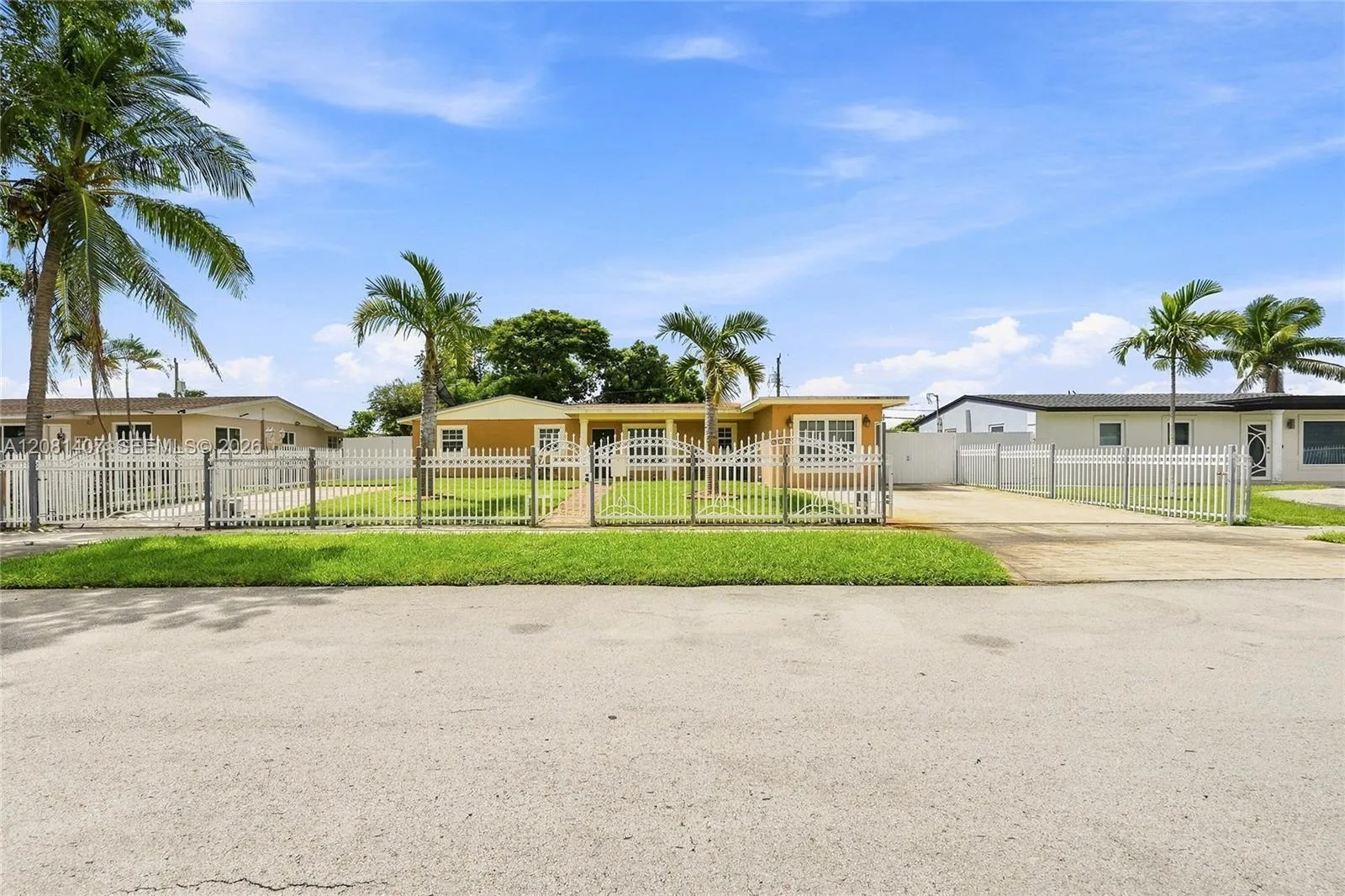 Foto de propiedad en 4470 NW 171st Terrace, Miami Gardens, FL 33055 Miami Gardens con MLS# 