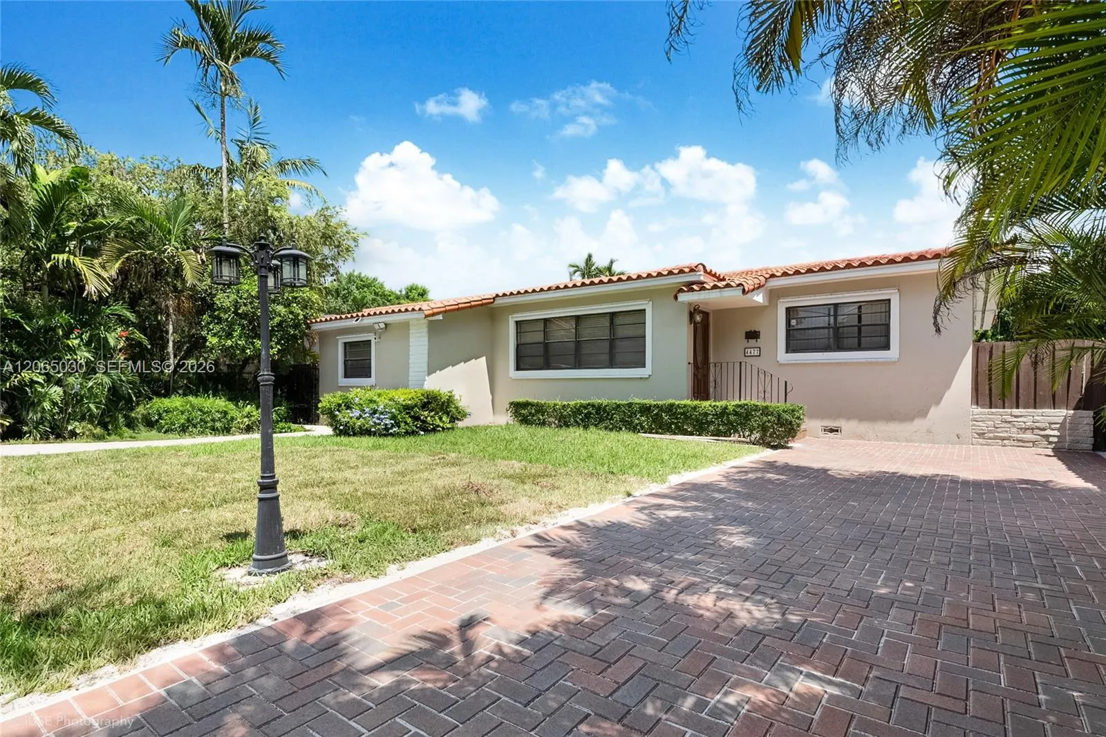 Foto de propiedad en 4477 SW 15th Terrace, Miami, FL 33134 Miami con MLS# 