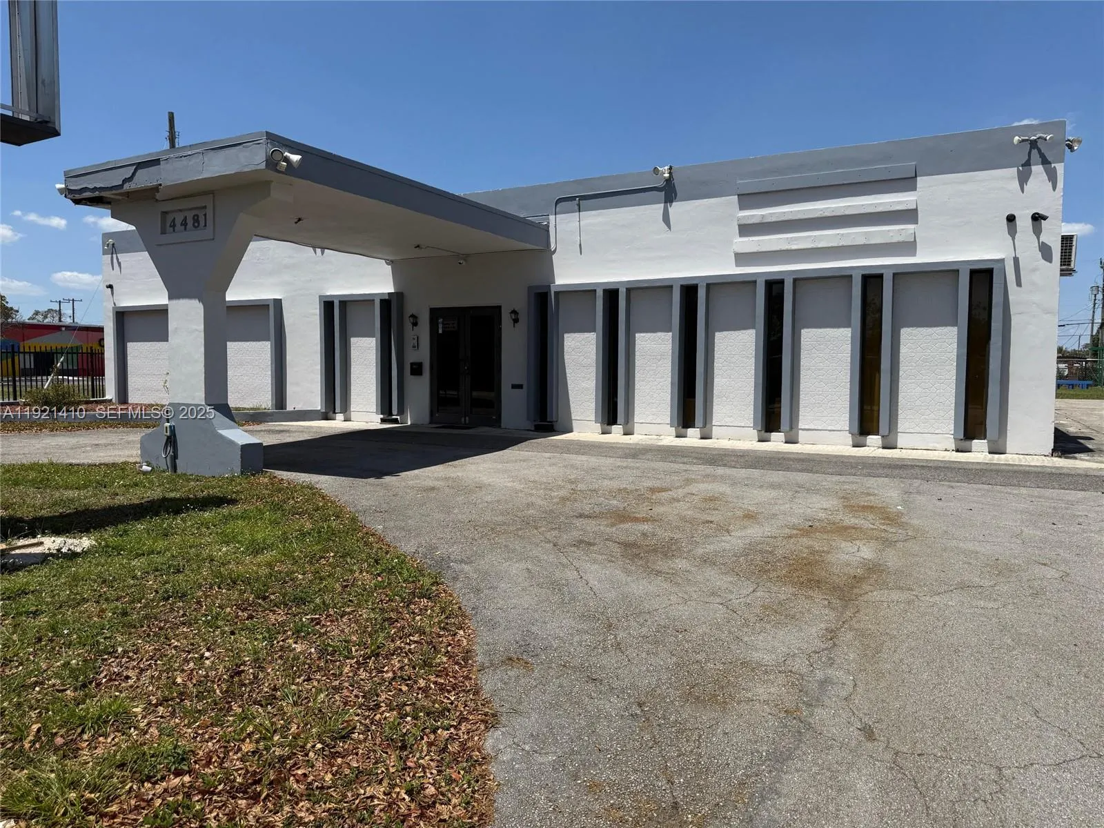 Foto de propiedad en 4481 NW 167th Street, Miami Gardens, FL 33055 Miami Gardens con MLS# 