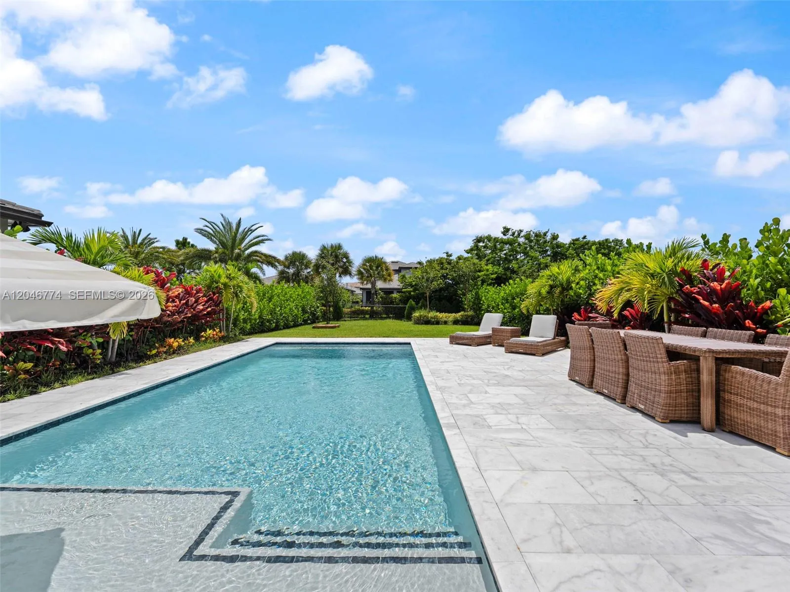 Foto de propiedad en 4482 Silverwood Lane S, Oakland Park, FL 33309 Oakland Park con MLS# 