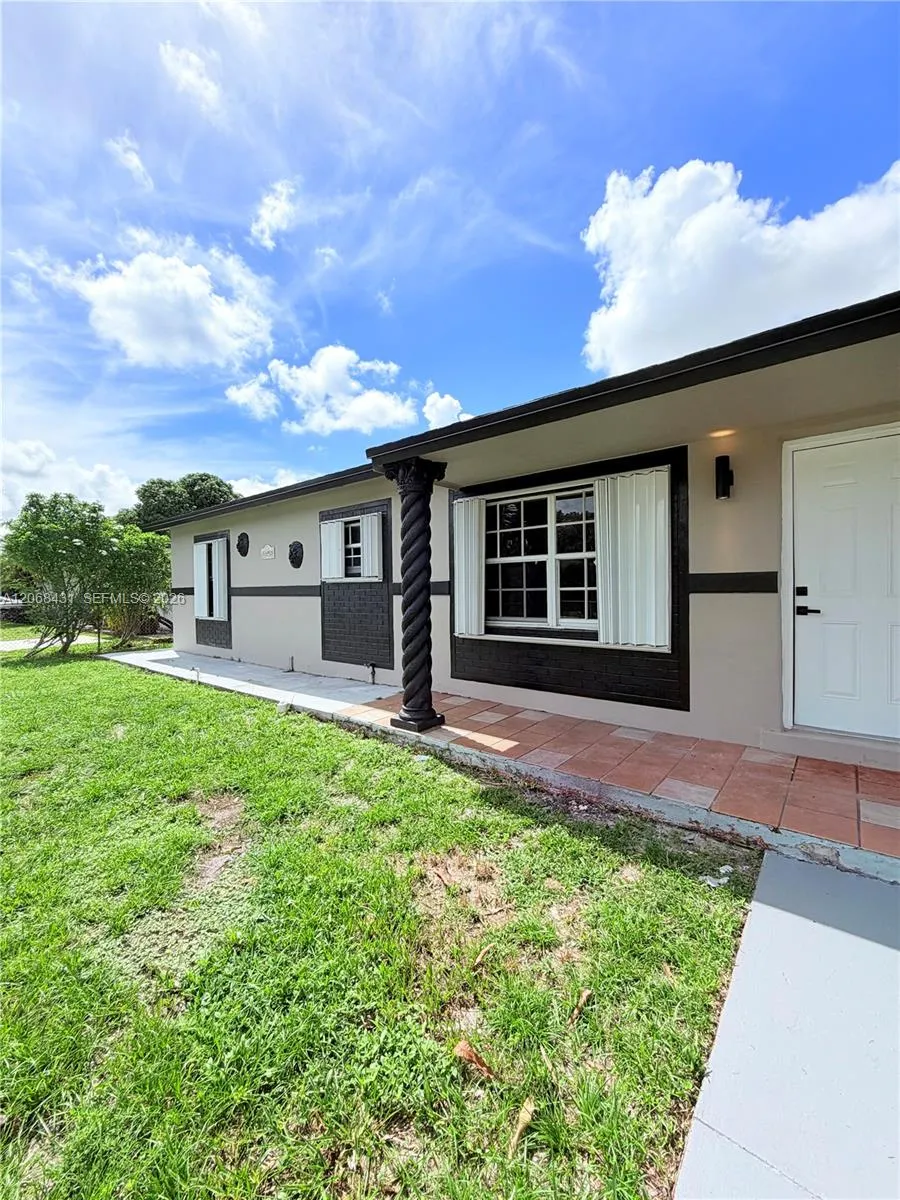 Foto de propiedad en 4492 NW 180th Street, Miami Gardens, FL 33055 Miami Gardens con MLS# 