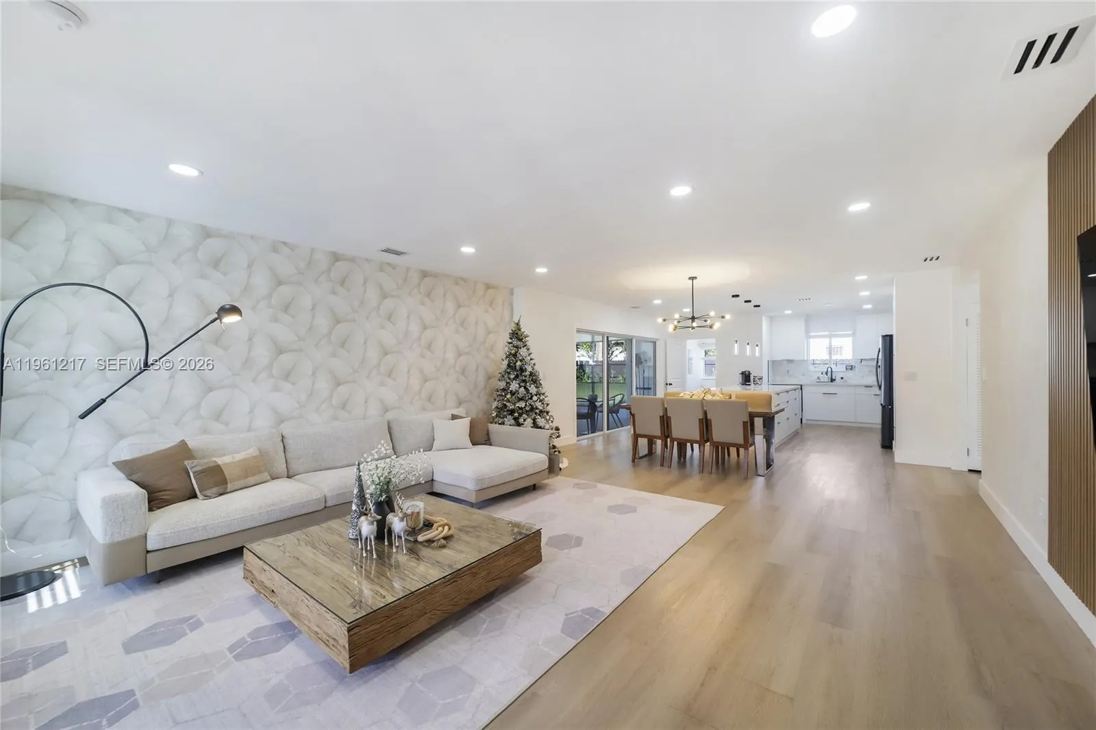 Foto de propiedad en 45 NE 124th Terrace, North Miami, FL 33161 North Miami con MLS# 