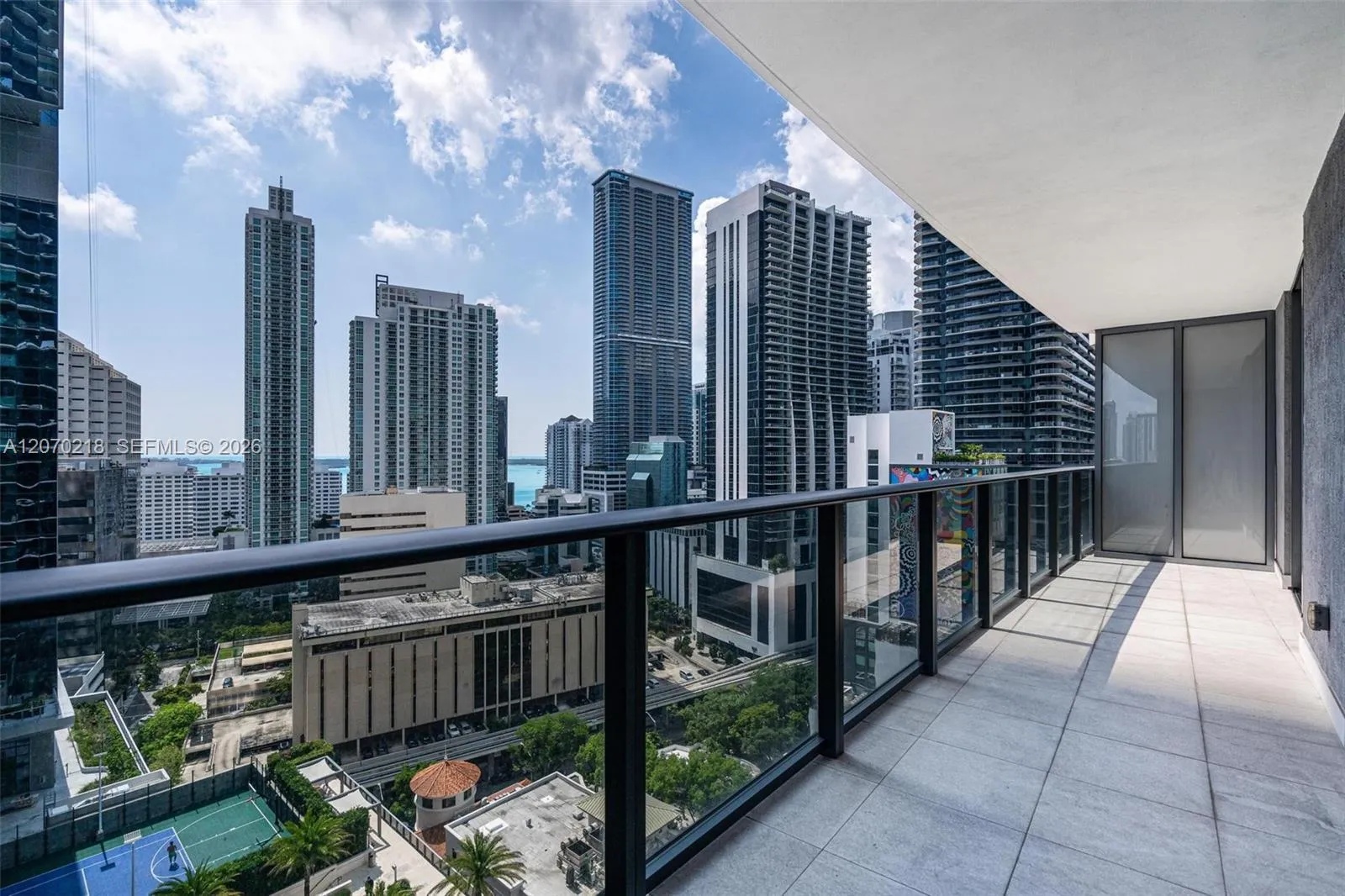 Foto de propiedad en 45 SW 9th Street 2002, Miami, FL 33130 Miami con MLS#
