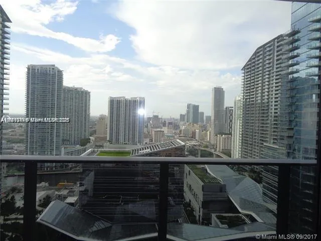 Foto de propiedad en 45 SW 9th Street 2709, Miami, FL 33130 Miami con MLS# 