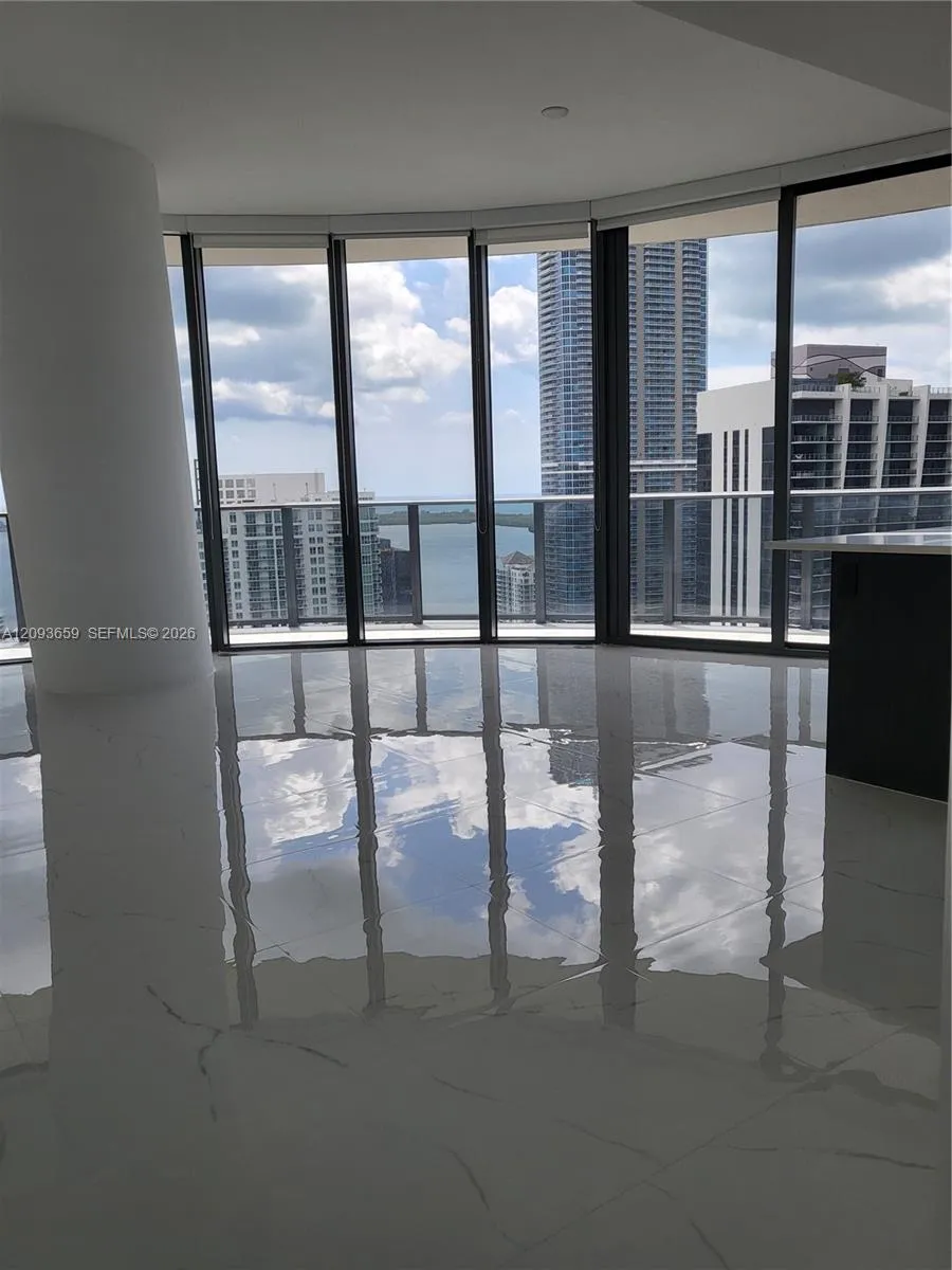En Venta 45 SW 9th Street 4303, Miami, FL 33130, Miami, FL 33130