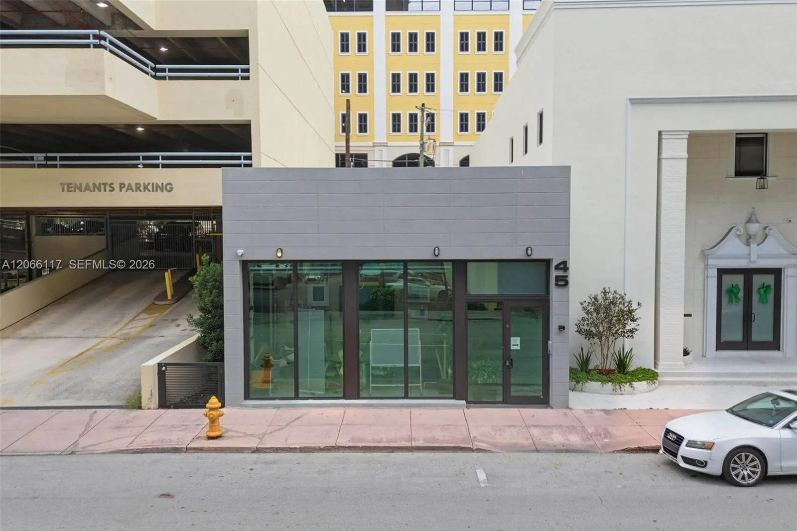 Foto de propiedad en 45 Valencia Avenue, Coral Gables, FL 33134 Coral Gables con MLS# 