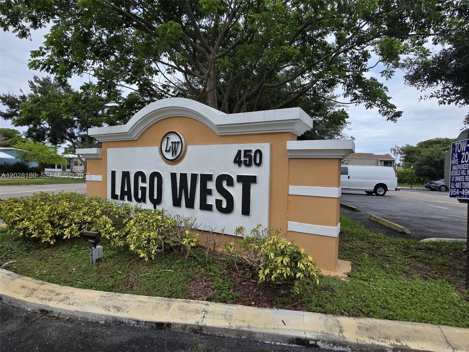 Foto de propiedad en 450 Commodore Drive 108, Plantation, FL 33325 Plantation con MLS# 