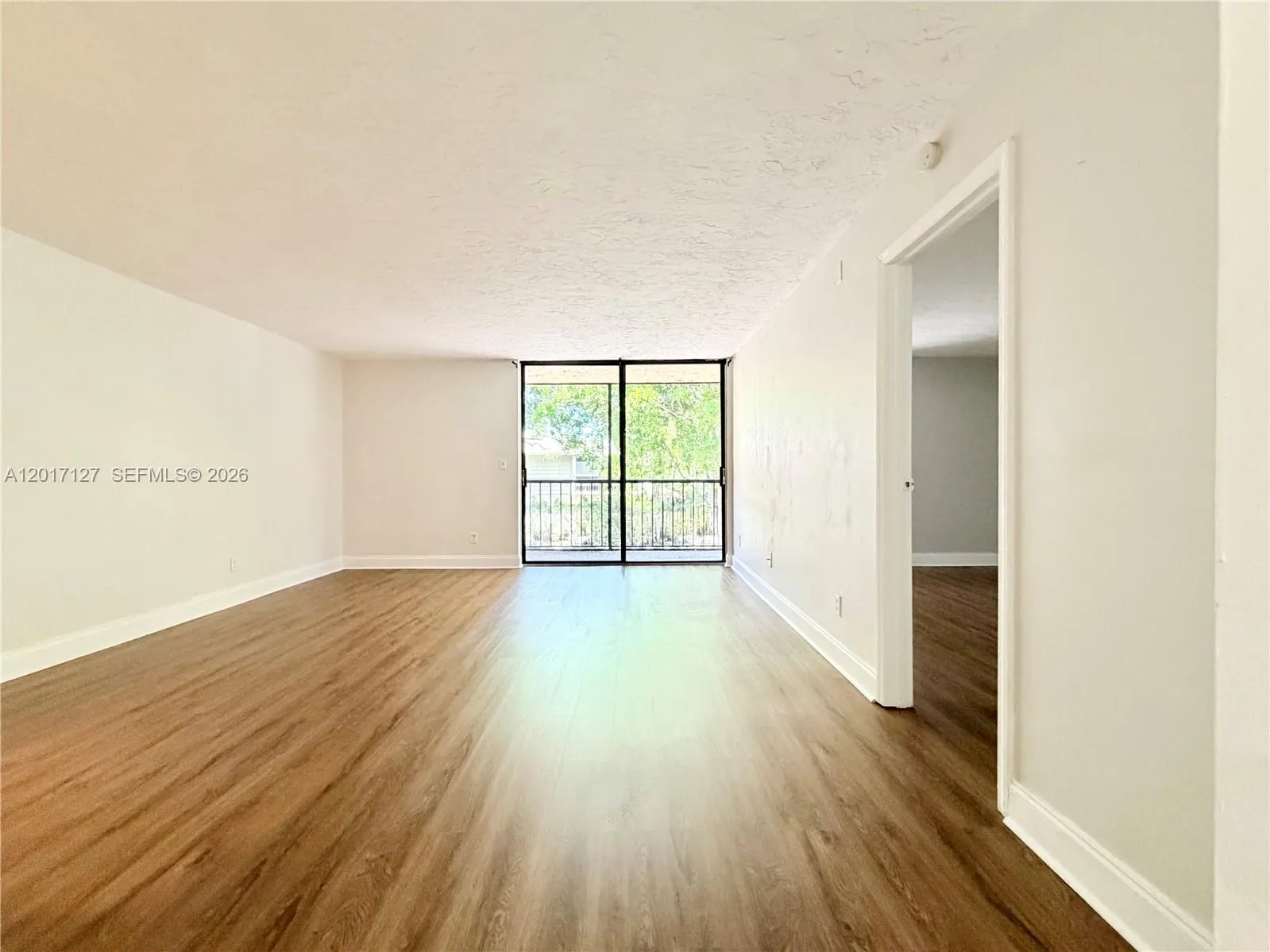 Alquilada 450 Commodore Drive 214, Plantation, FL 33325, Plantation, FL 33325
