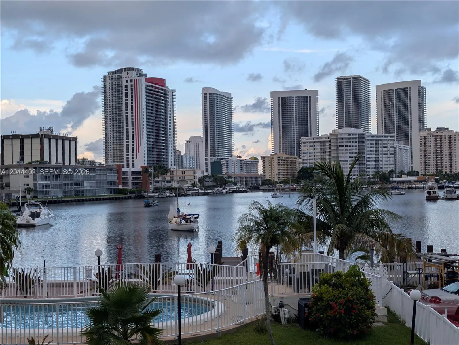 Vendido 450 Golden Isles Drive 2H, Hallandale Beach, FL 33009, Hallandale Beach, FL 33009
