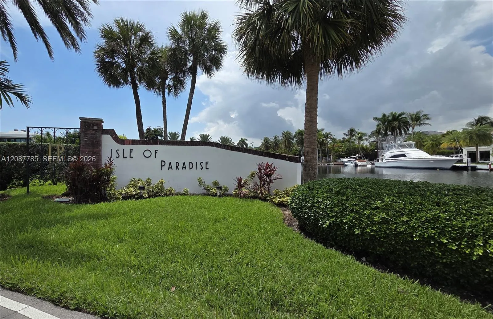 En Venta 450 Paradise Isle Boulevard 109, Hallandale Beach, FL 33009, Hallandale Beach, FL 33009
