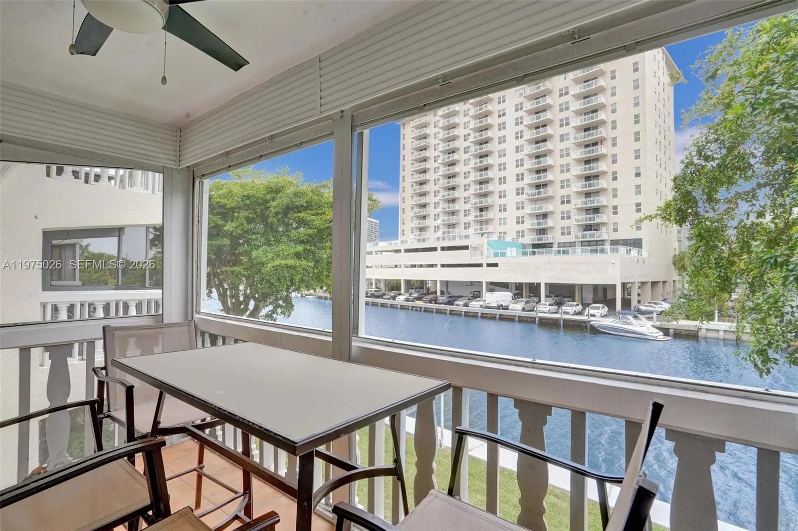 Foto de propiedad en 450 Paradise Isle Boulevard 204, Hallandale Beach, FL 33009 Hallandale Beach con MLS# 