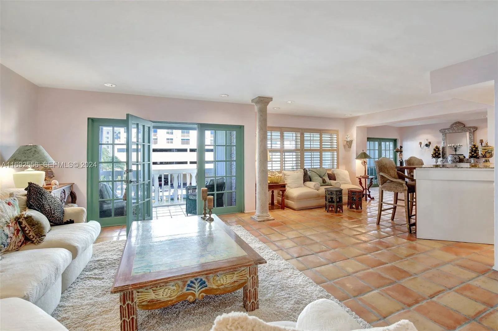 Foto de propiedad en 450 Paradise Isle Boulevard 307 & 308, Hallandale Beach, FL 33009 Hallandale Beach con MLS# 