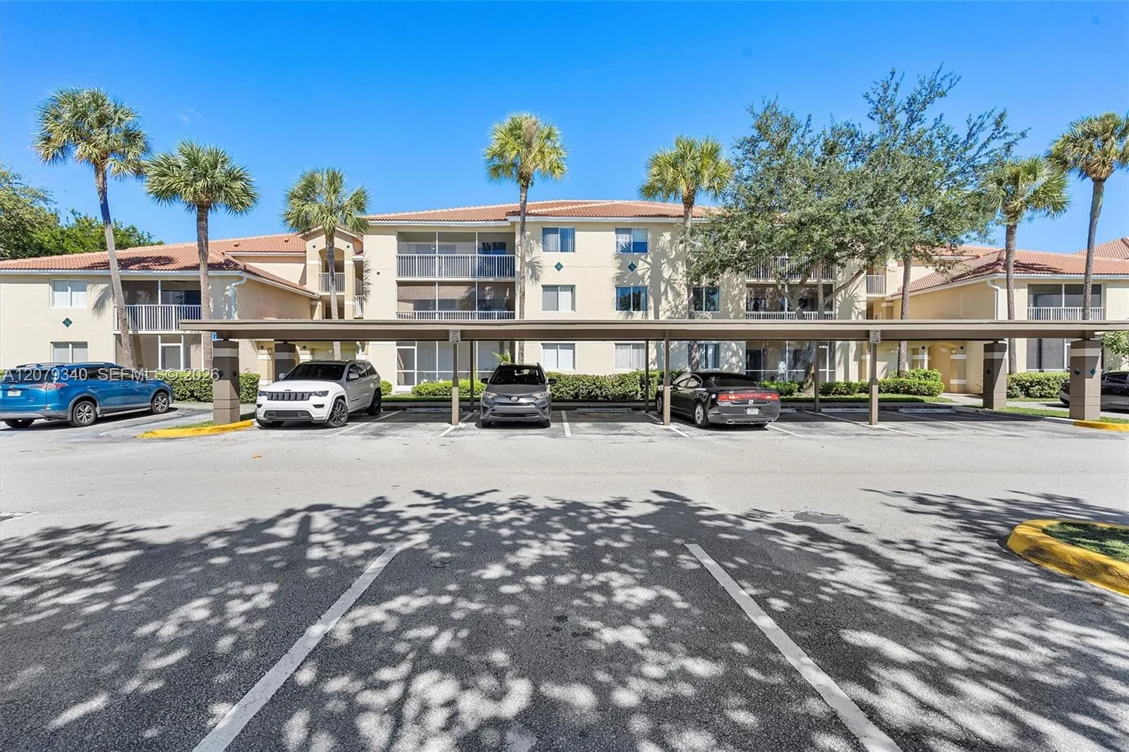 Foto de propiedad en 450 S Park Road 5-105, Hollywood, FL 33021 Hollywood con MLS# 