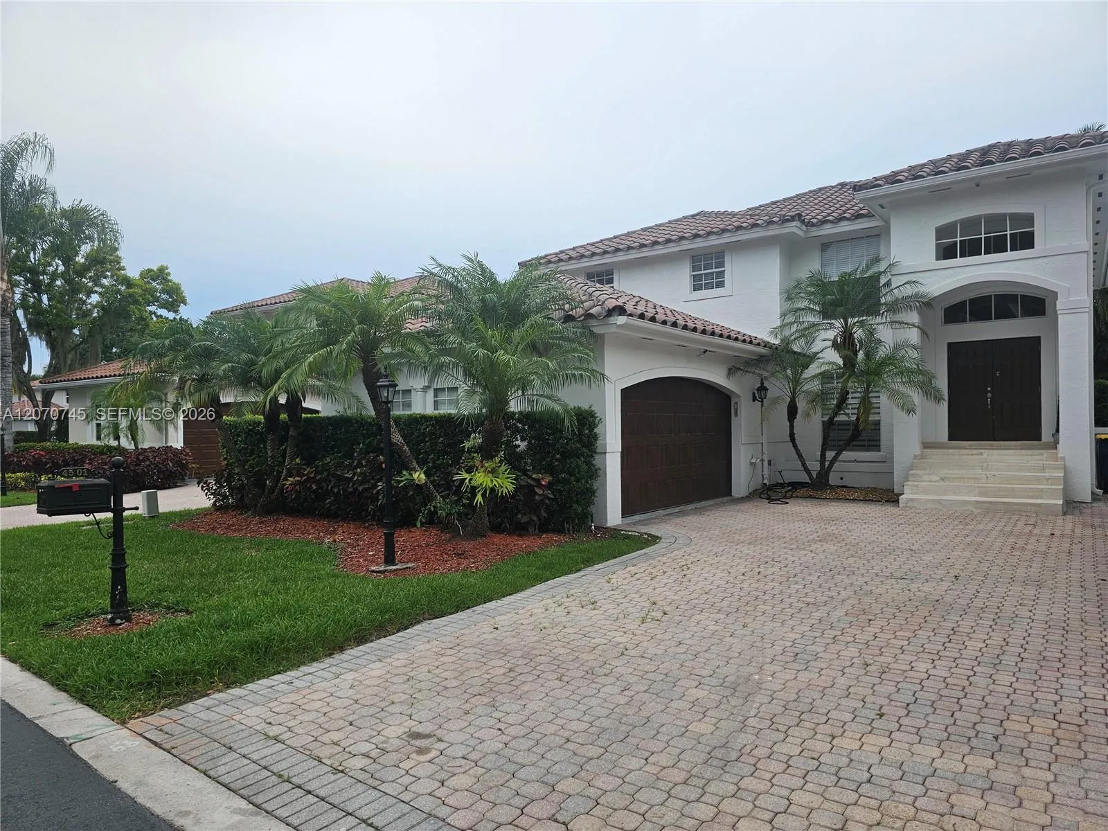 Foto de propiedad en 4501 NW 93rd Doral Court, Doral, FL 33178 Doral con MLS# 