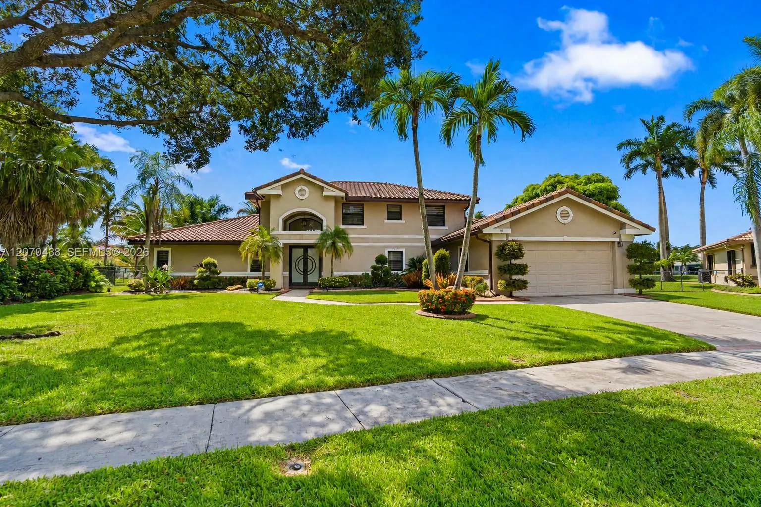 Foto de propiedad en 451 NW 194th Avenue, Pembroke Pines, FL 33029 Pembroke Pines con MLS# 