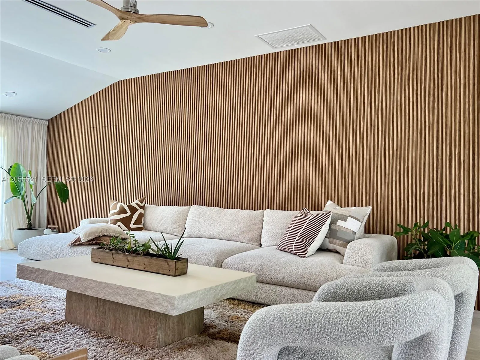Foto de propiedad en 4515 Alton Road, Miami Beach, FL 33140 Miami Beach con MLS# 