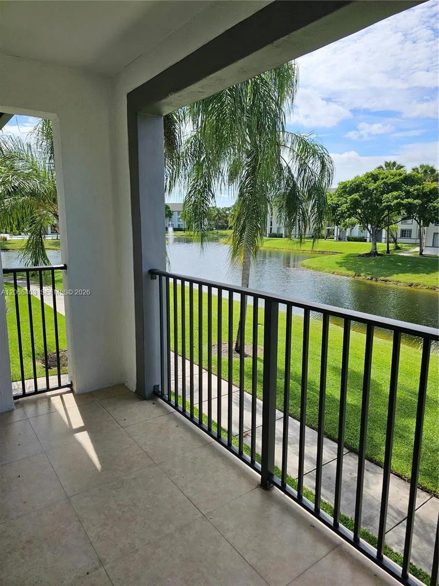 Foto de propiedad en 4520 NW 107th Avenue 206-10, Doral, FL 33178 Doral con MLS# 