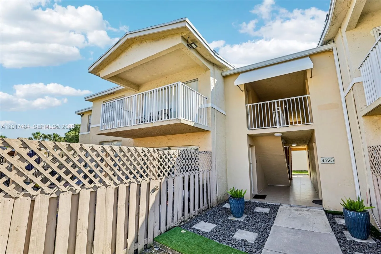 Foto de propiedad en 4520 NW 79th Avenue 2D, Doral, FL 33166 Doral con MLS# 