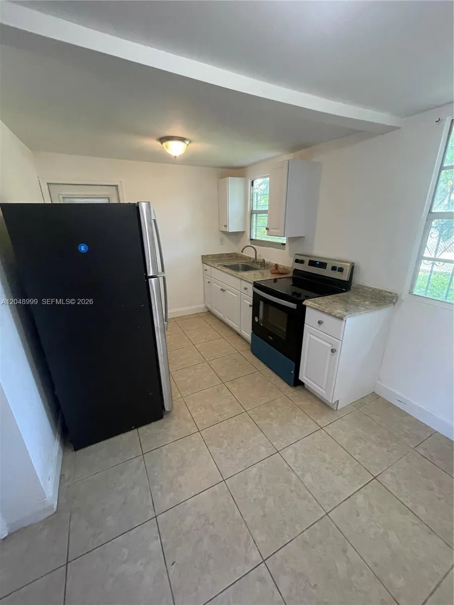 En Renta 453 SW 19th Road Rear, Miami, FL 33129, Miami, FL 33129