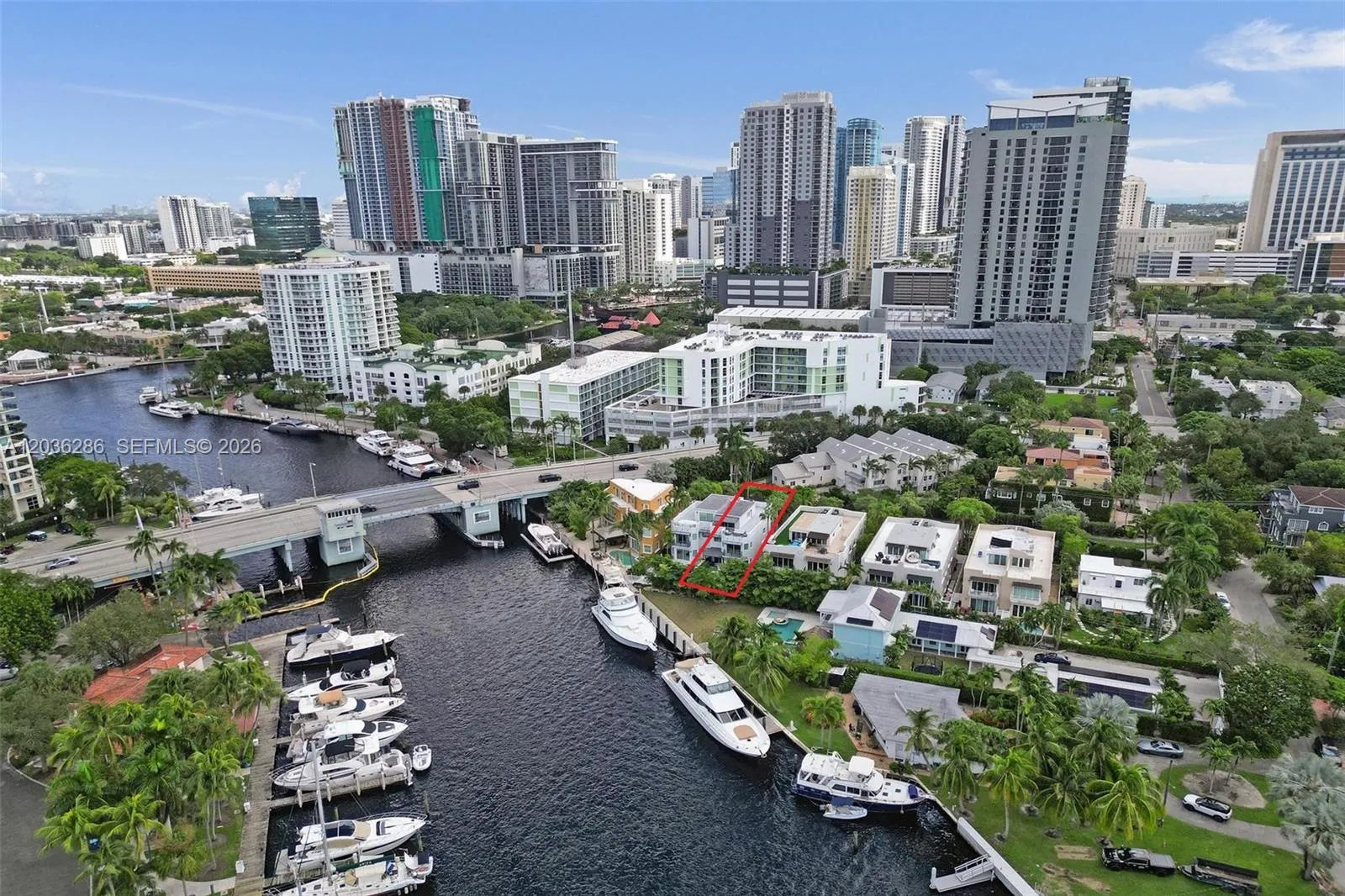 Foto de propiedad en 453 SW 5th Avenue, Fort Lauderdale, FL 33315 Fort Lauderdale con MLS# 