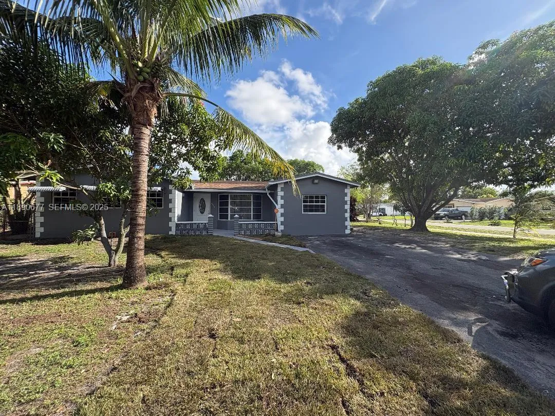 Foto de propiedad en 4530 NW 23rd Street, Lauderhill, FL 33313 Lauderhill con MLS# 