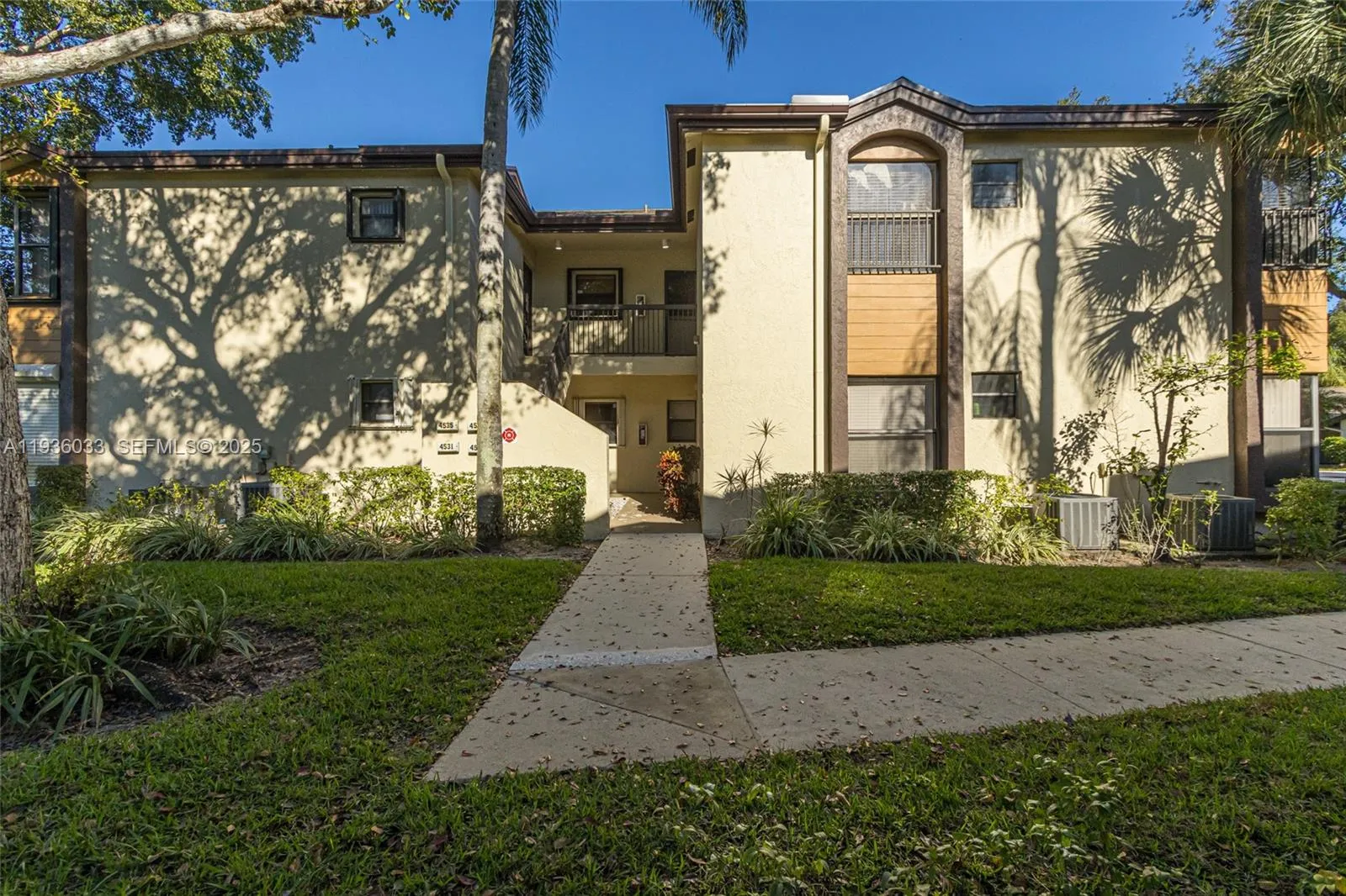 Foto de propiedad en 4534 S Carambola Circle S 27275, Coconut Creek, FL 33066 Coconut Creek con MLS# 