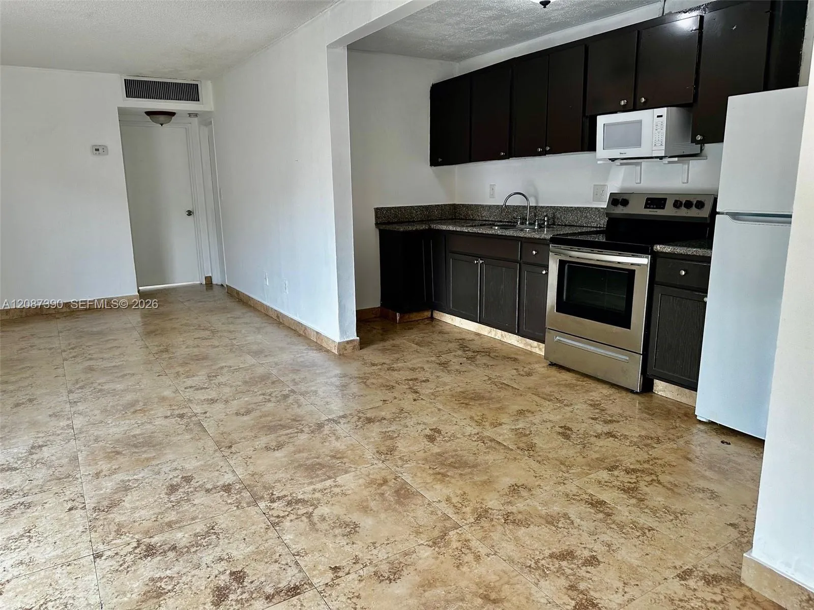 En Renta 4540 NW 79th Avenue 1B, Doral, FL 33166, Doral, FL 33166