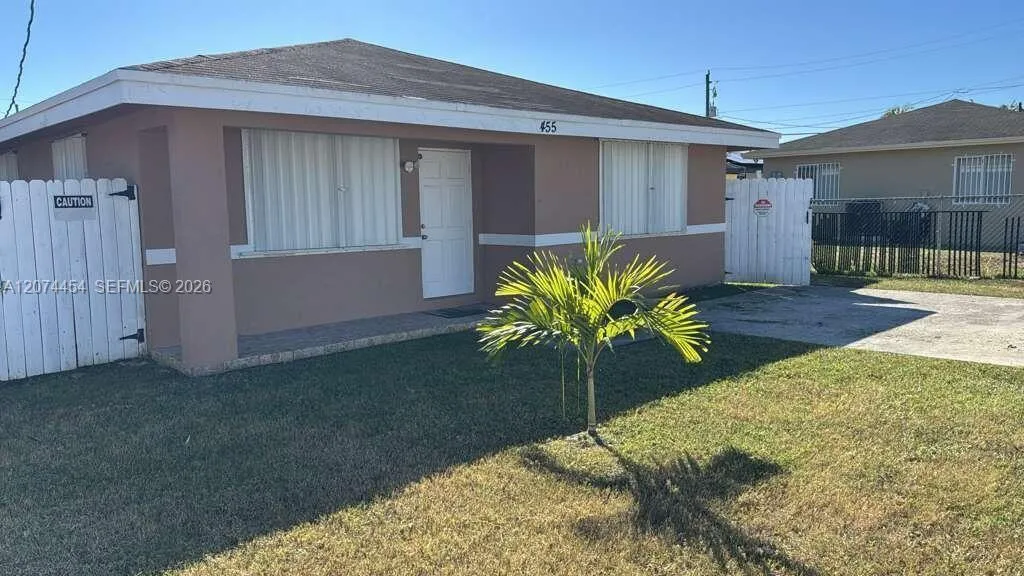 Foto de propiedad en 455 NW 14th Street, Florida City, FL 33034 Florida City con MLS# 