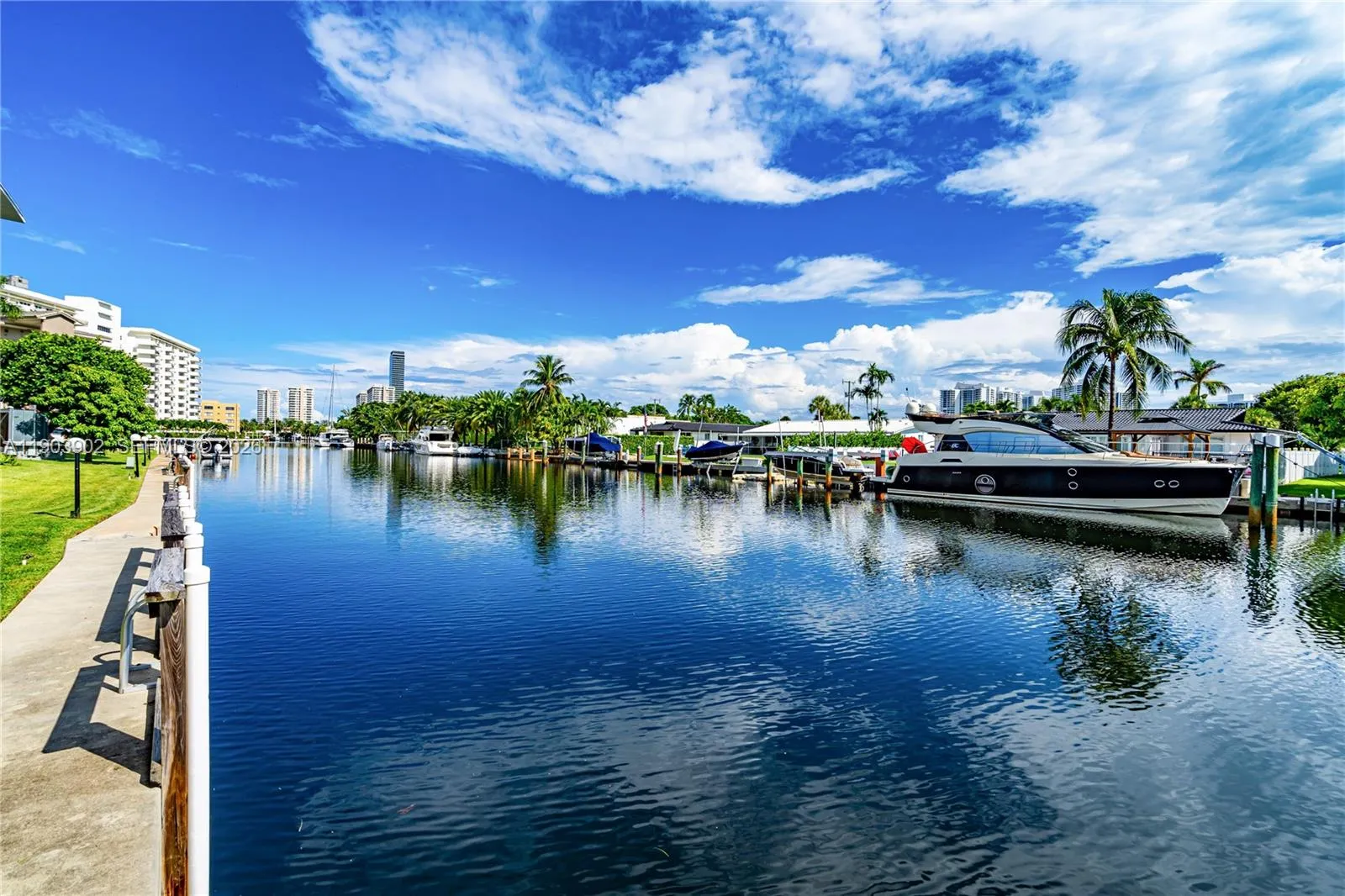Foto de propiedad en 455 Paradise Isle Boulevard 106, Hallandale Beach, FL 33009 Hallandale Beach con MLS# 