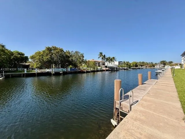 Foto de propiedad en 455 Paradise Isle Boulevard 109, Hallandale Beach, FL 33009 Hallandale Beach con MLS# 
