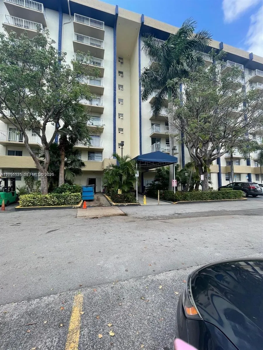 En Renta 4550 NW 9th Street 102E, Miami, FL 33126, Miami, FL 33126