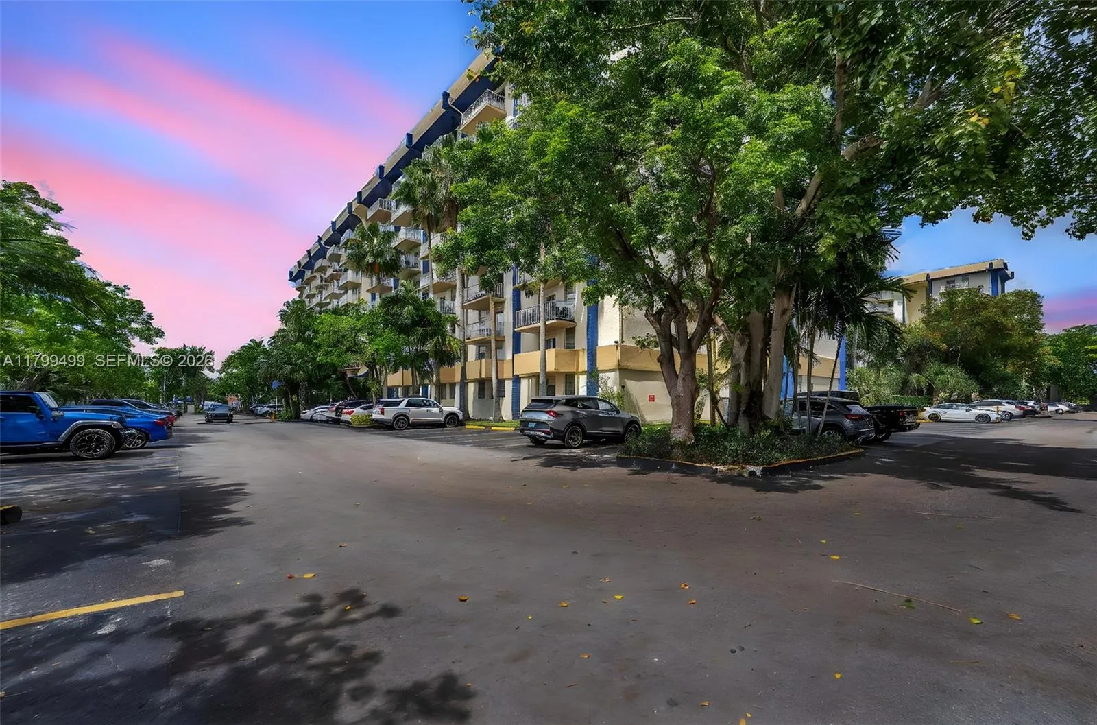 Foto de propiedad en 4550 NW 9th Street 106E, Miami, FL 33126 Miami con MLS# 