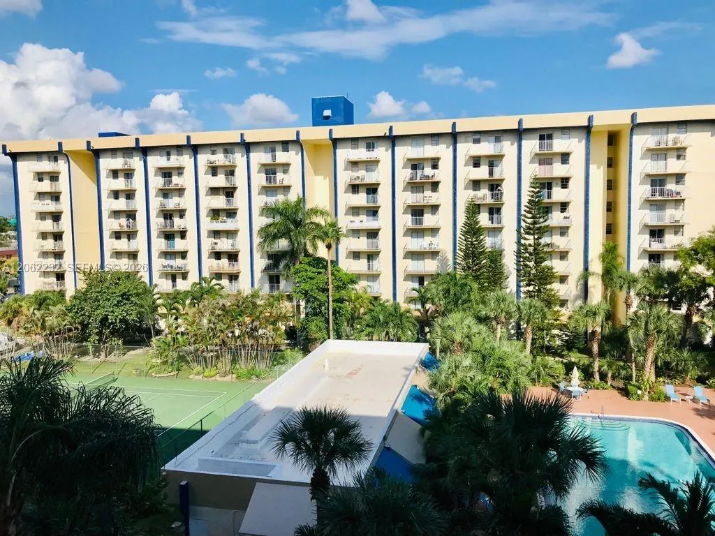 En Venta 4550 NW 9th Street 706E, Miami, FL 33126, Miami, FL 33126