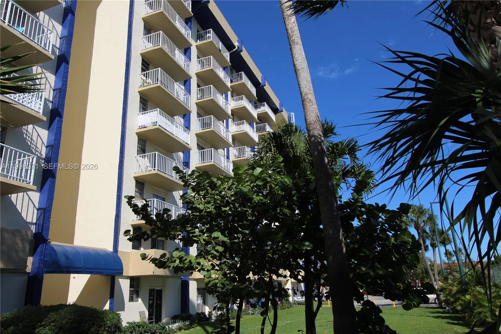 Foto de propiedad en 4550 NW 9th Street 811E, Miami, FL 33126 Miami con MLS# 