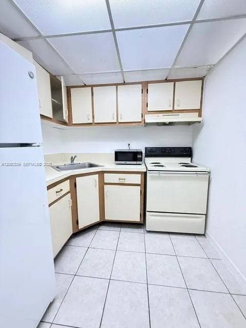En Renta 4550 NW 9th Street 812E, Miami, FL 33126, Miami, FL 33126