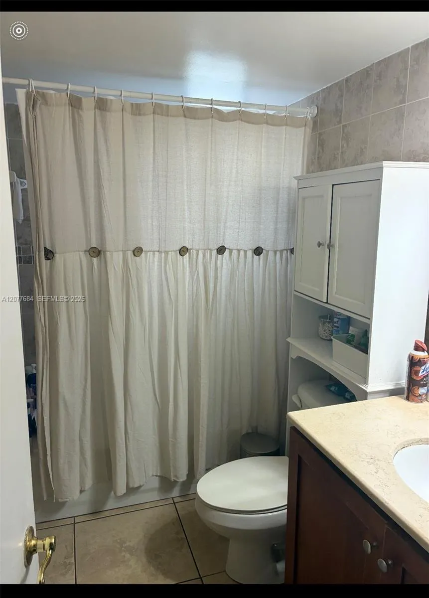 En Venta 4550 NW 9th Street 821E, Miami, FL 33126, Miami, FL 33126